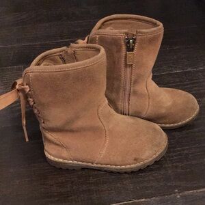 Preowned UGG toddler girl winter boots. Size- 7